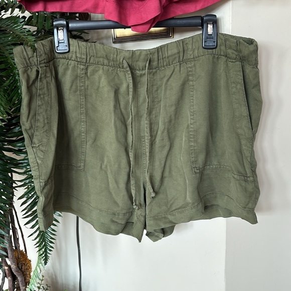 Brand New Gap Set of 2 Lyocell Pull-On Drawstring Shorts Casual Red & Green - Picture 5 of 14